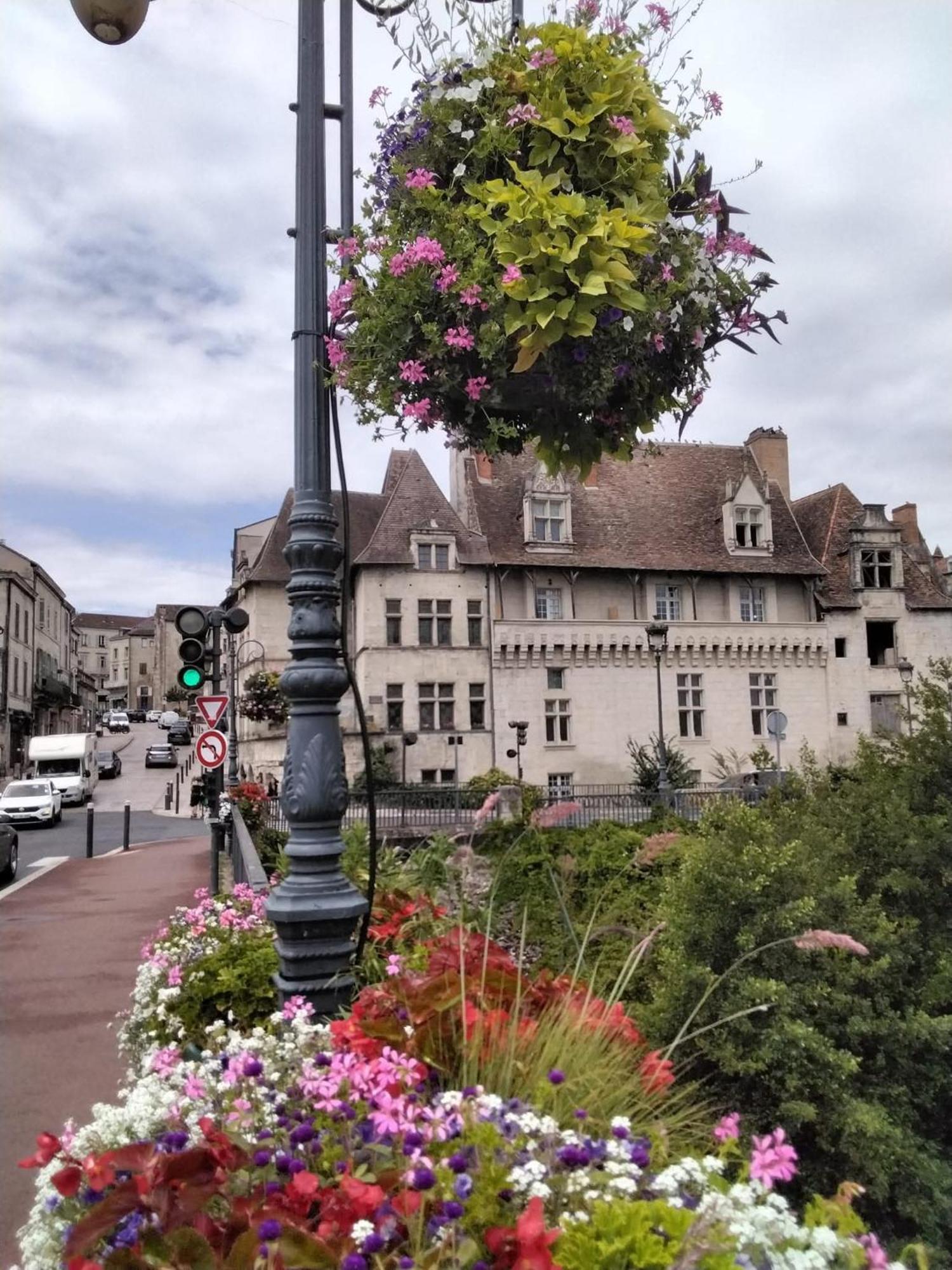 Logis 8 St Front Gite Urbain Périgueux Exteriör bild